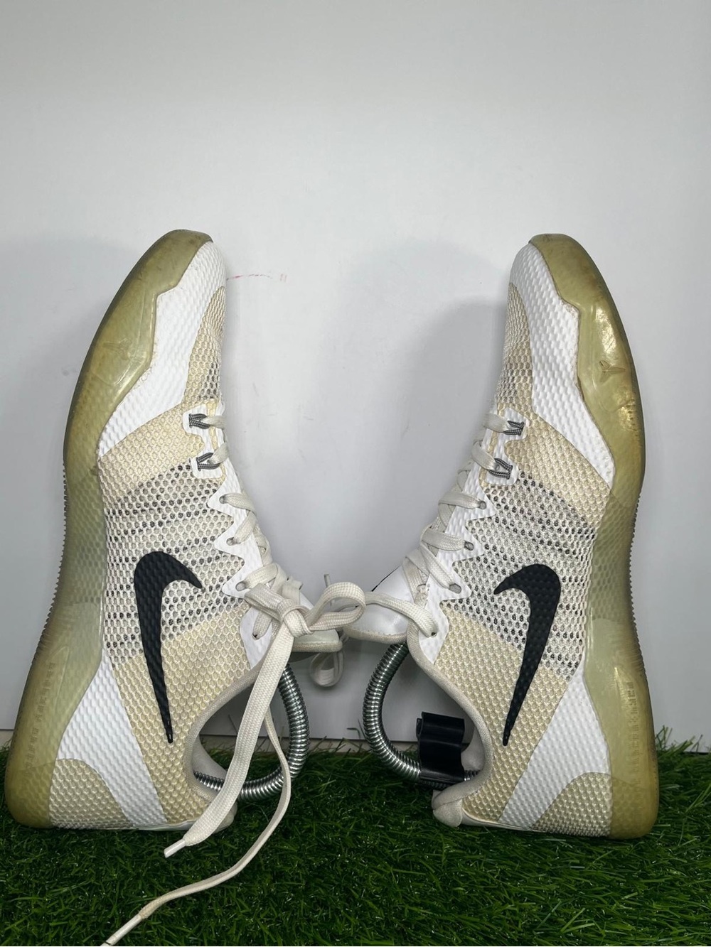 Nike Kobe 11 XI White Black Basketball Shoes Men’s Size 8 - Picture 8 of 10
